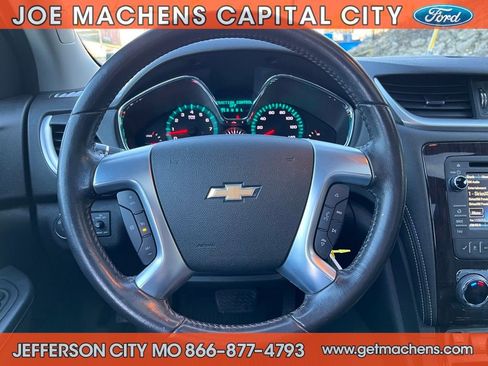 Used 2017 Chevrolet Traverse LT image 17