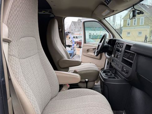 Used 2015 Chevrolet Express 2500 RWD image 20