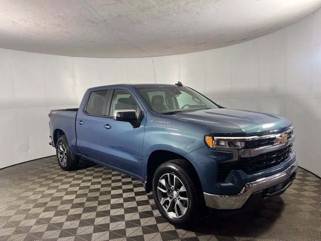 Used 2024 Chevrolet Silverado 1500 LT AWD/4WD image 3