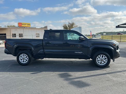 Used 2024 Toyota Tacoma SR5 image 9