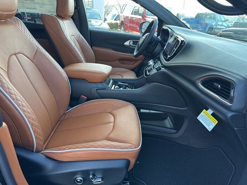 New 2026 Chrysler Pacifica Pinnacle image 59