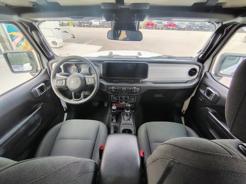 Used 2024 Jeep Wrangler Unlimited Sport AWD/4WD image 2