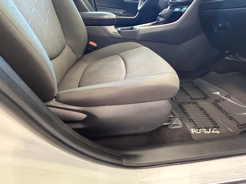 Used 2022 Toyota RAV4 XLE w/ Convenience Package FWD image 27