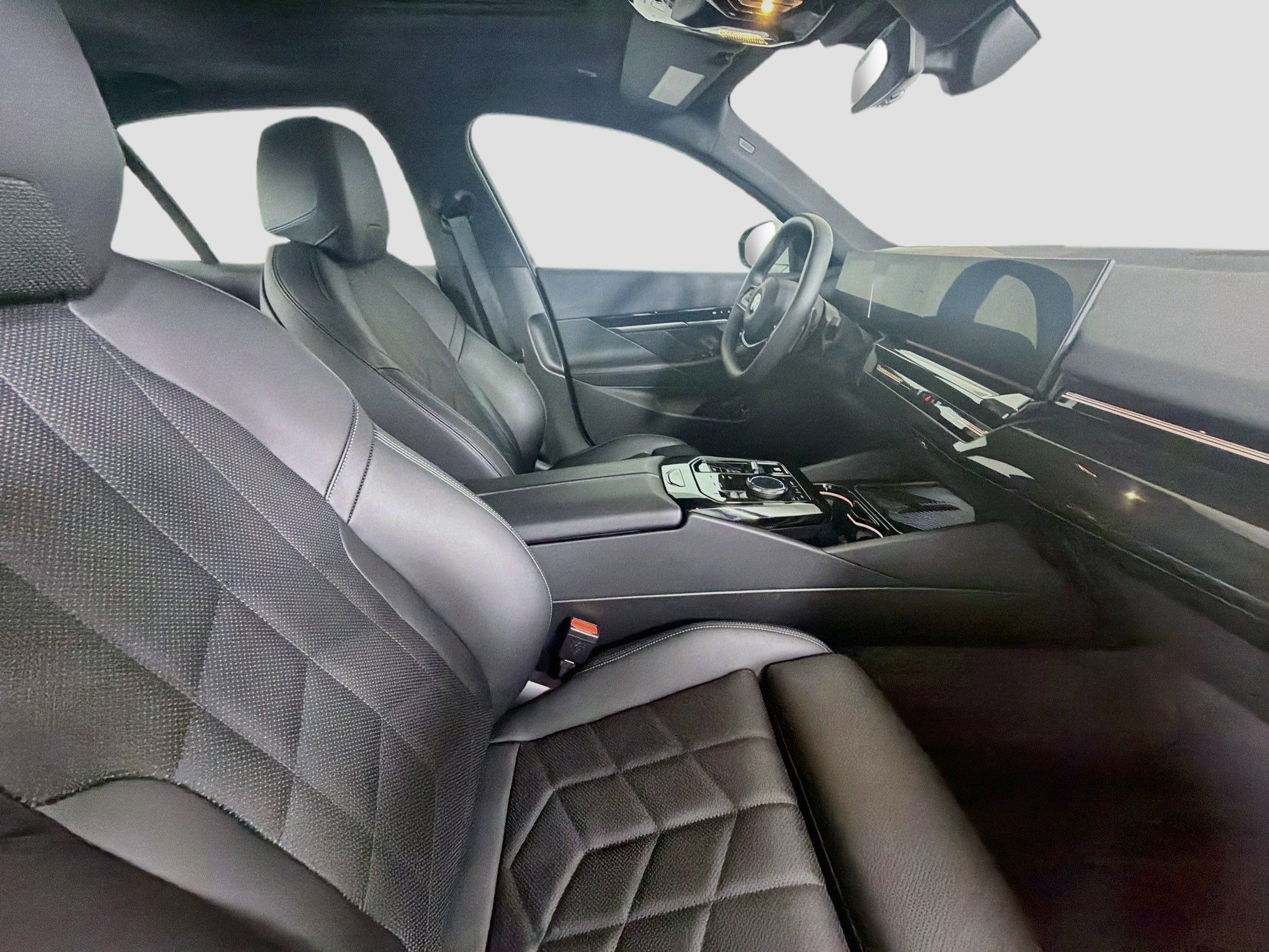 Used 2026 BMW 530i w/ Premium Package RWD image 32