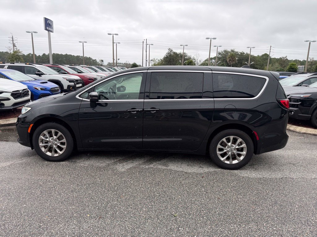 Used 2023 Chrysler Pacifica Touring-L AWD/4WD image 12
