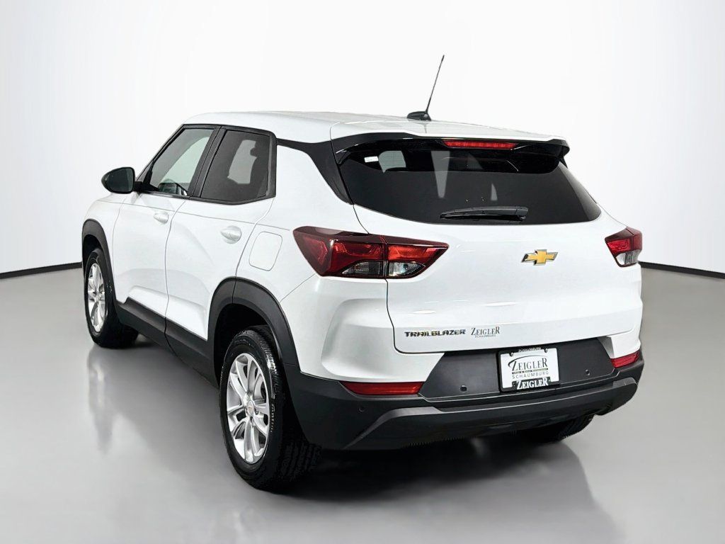 Used 2025 Chevrolet TrailBlazer LS w/ LS Convenience Package FWD image 5