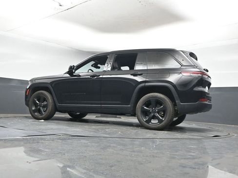 Used 2023 Jeep Grand Cherokee Altitude image 12