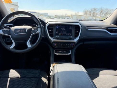 Used 2023 GMC Acadia SLE w/ Driver Convenience Package image 11