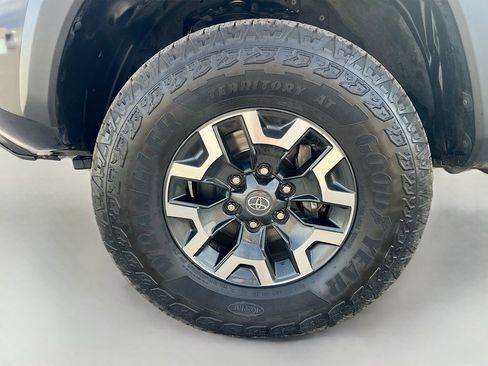 Used 2022 Toyota Tacoma TRD Off-Road w/ Technology Package AWD/4WD image 30