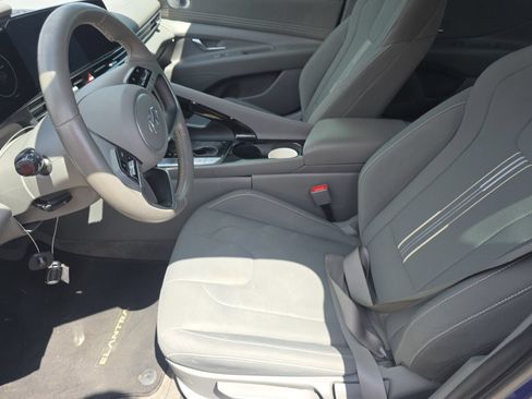 Used 2023 Hyundai Elantra SEL w/ Convenience Package FWD image 11