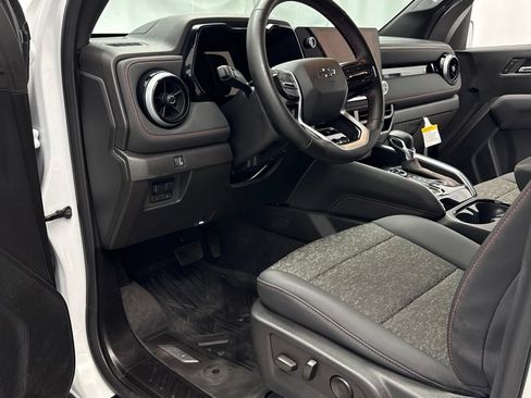 Used 2024 Chevrolet Colorado Z71 w/ Z71 Convenience Package 2 AWD/4WD image 12