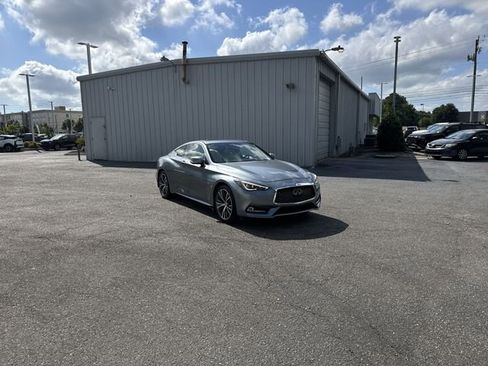 Used 2017 INFINITI Q60 2.0t w/ Premium Plus Package 2.0T RWD image 3