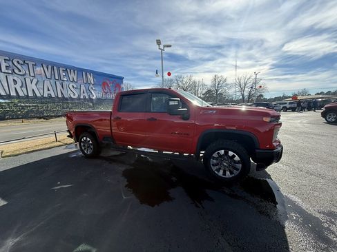 Used 2024 Chevrolet Silverado 2500 Custom w/ Custom Value Package image 4