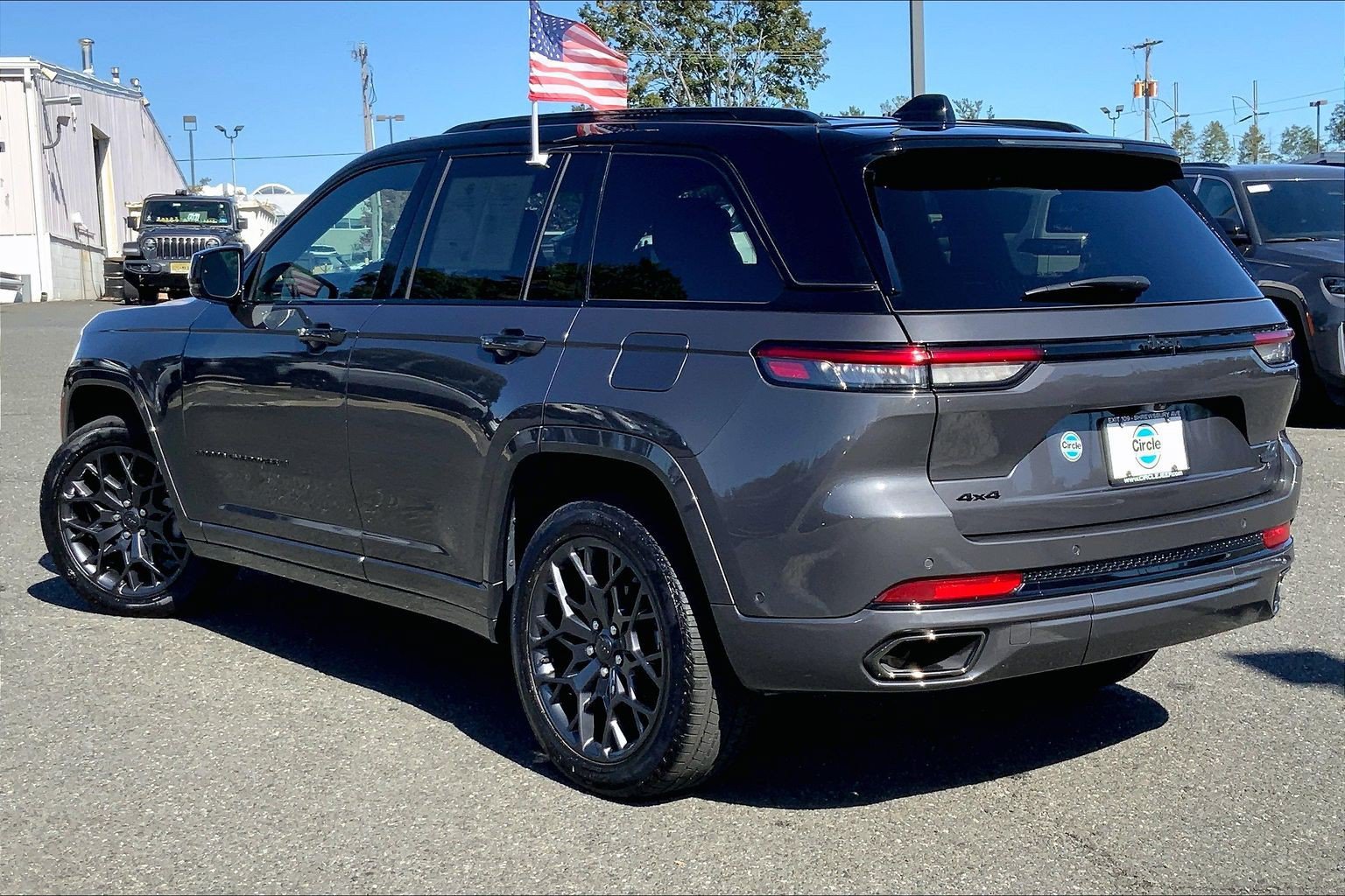Certified 2025 Jeep Grand Cherokee Summit w/ Obsidian Package AWD/4WD image 10