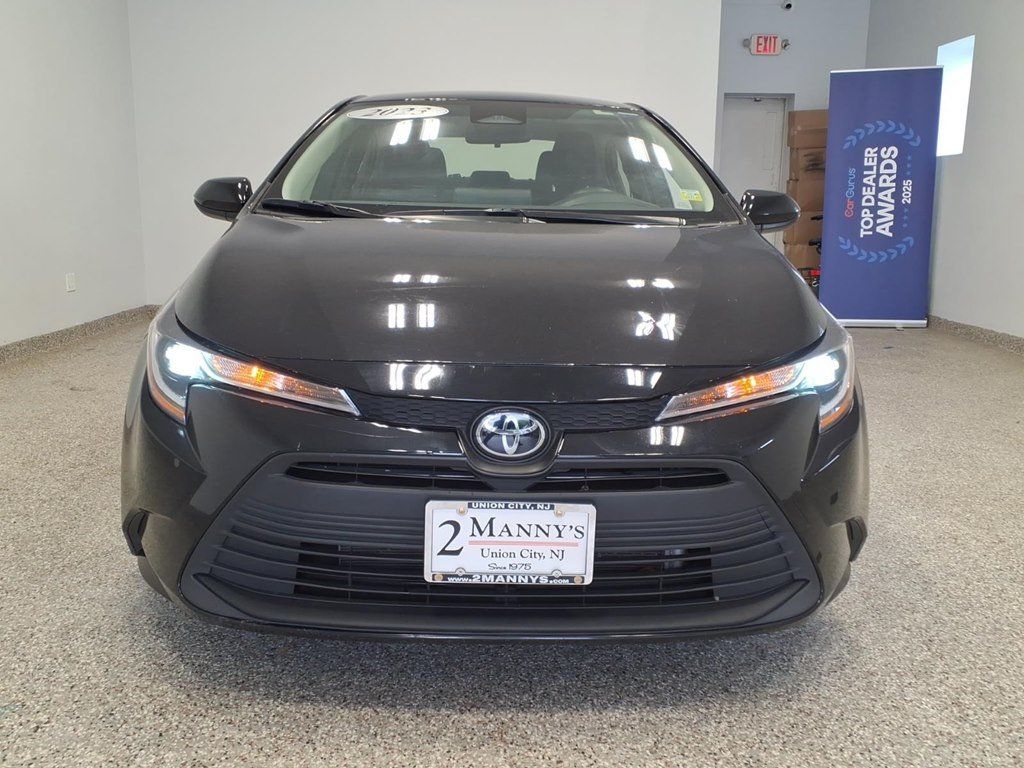 Used 2023 Toyota Corolla LE FWD image 2