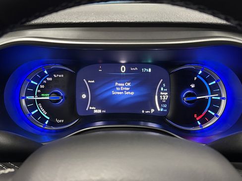 Used 2024 Chrysler Pacifica Limited FWD image 17