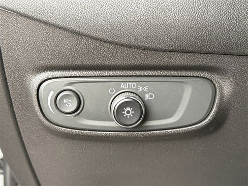 Used 2023 Chevrolet Equinox LS image 19