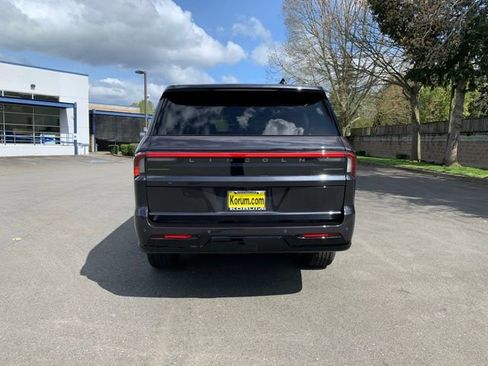 New 2026 Lincoln Navigator L Premier AWD/4WD image 4
