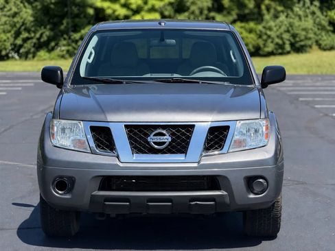 Used 2016 Nissan Frontier SV w/ Moonroof Package AWD/4WD image 2