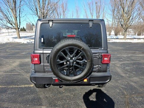 Used 2025 Jeep Wrangler Sahara image 5