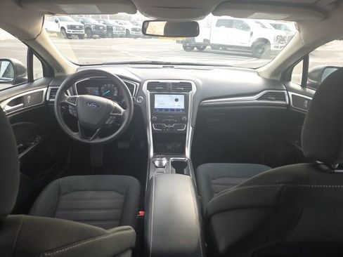 Used 2020 Ford Fusion SE image 16