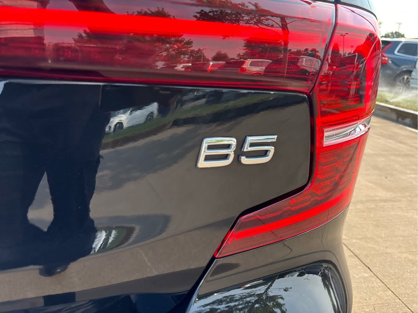 Used 2024 Volvo S60 B5 Core FWD image 5