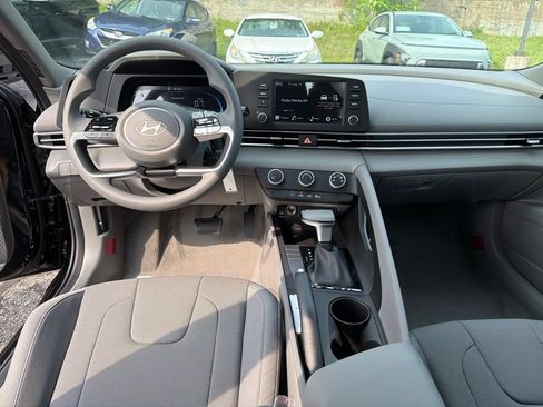 New 2026 Hyundai Elantra SE FWD image 17