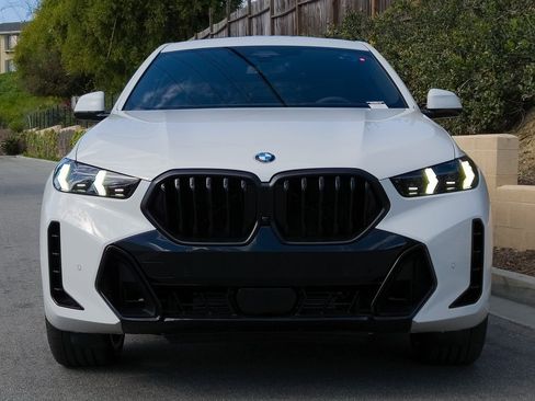 New 2026 BMW X6 xDrive40i w/ Premium Package image 3