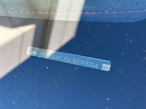 Used 2019 Toyota Prius LE w/ Carpet Mat Package FWD image 3