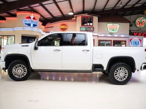 Used 2022 Chevrolet Silverado 2500 High Country w/ Technology Package image 5