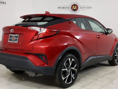 Used 2021 Toyota C-HR XLE image 3