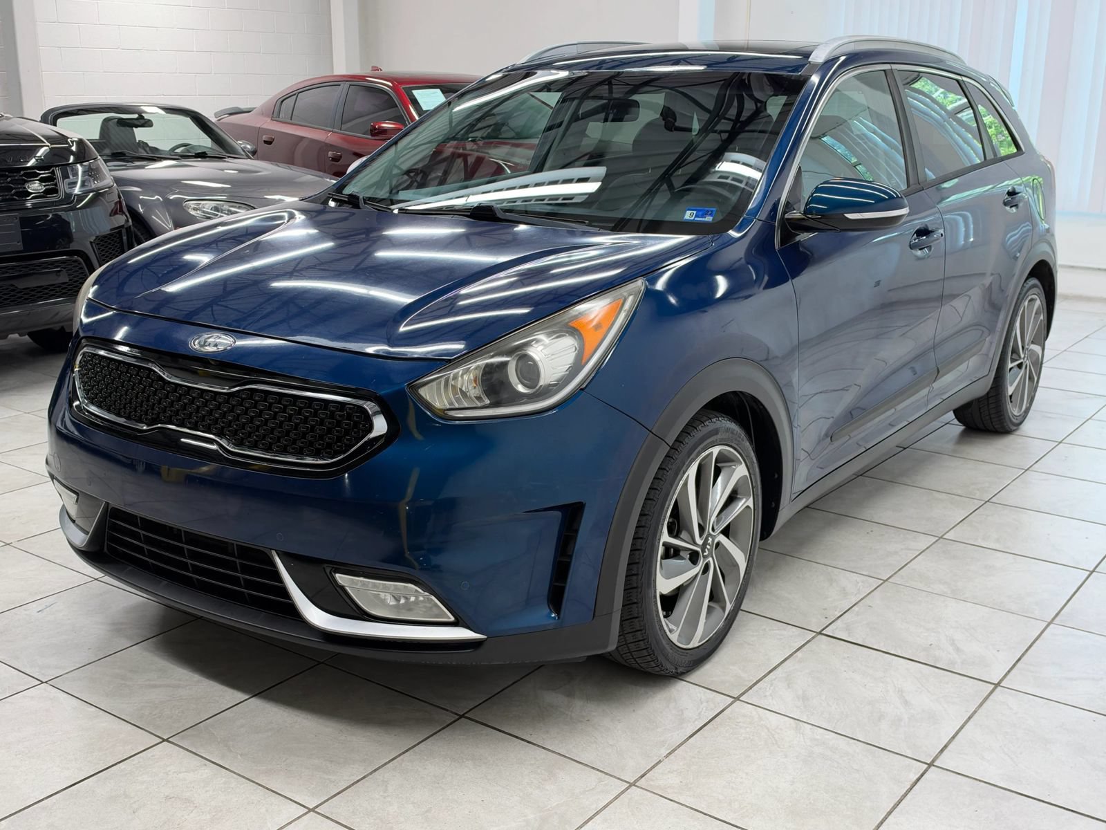 Used 2017 Kia Niro Touring FWD image 3