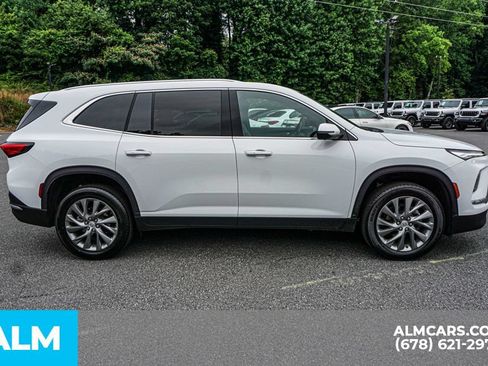 Used 2025 Buick Enclave Preferred FWD image 8