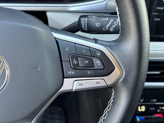 Certified 2025 Volkswagen Taos SE FWD image 12
