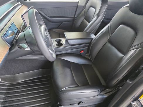 Used 2021 Tesla Model Y Performance image 16