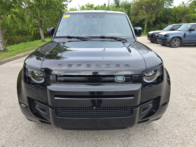 Used 2024 Land Rover Defender 130 X-Dynamic SE AWD/4WD image 8