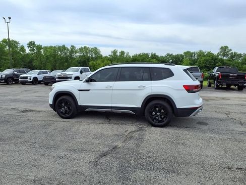 Used 2025 Volkswagen Atlas Peak Edition SE AWD/4WD image 31