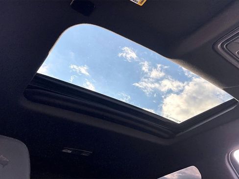 Used 2019 Chevrolet Silverado 1500 High Country image 21