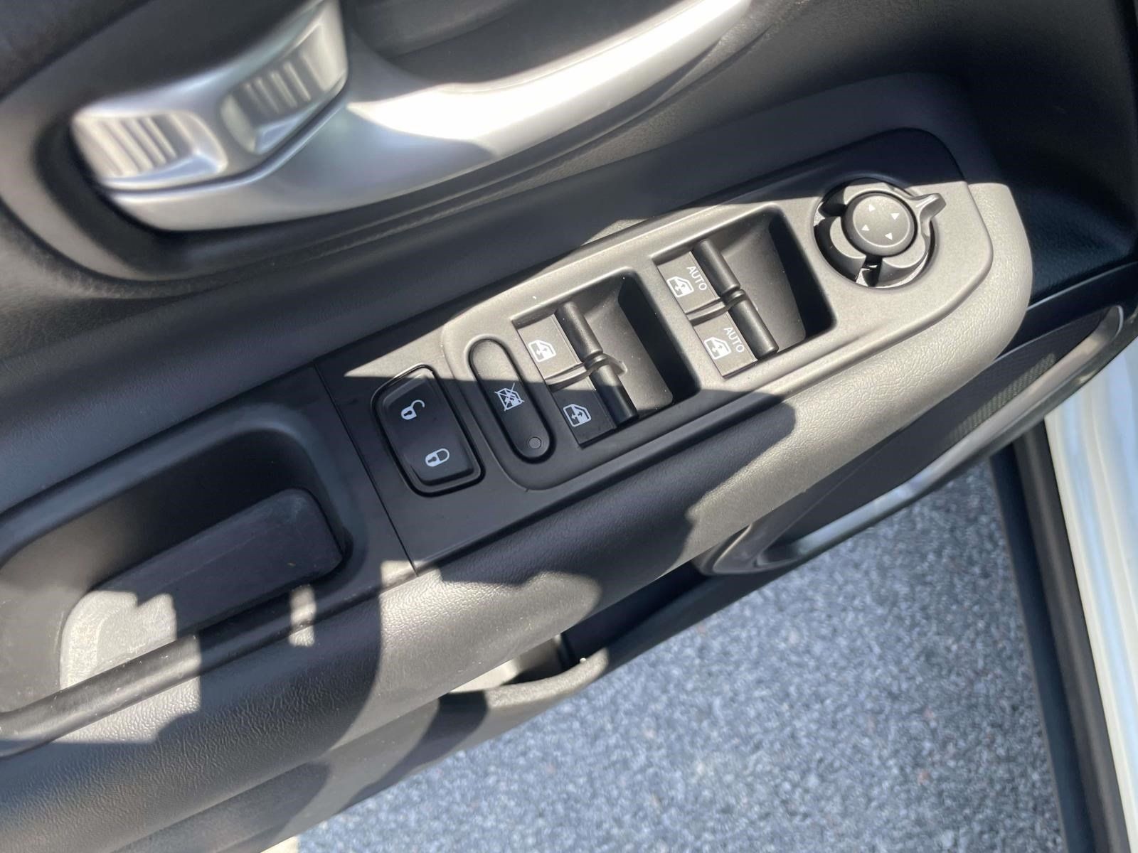 Used 2023 Jeep Renegade Limited AWD/4WD image 16