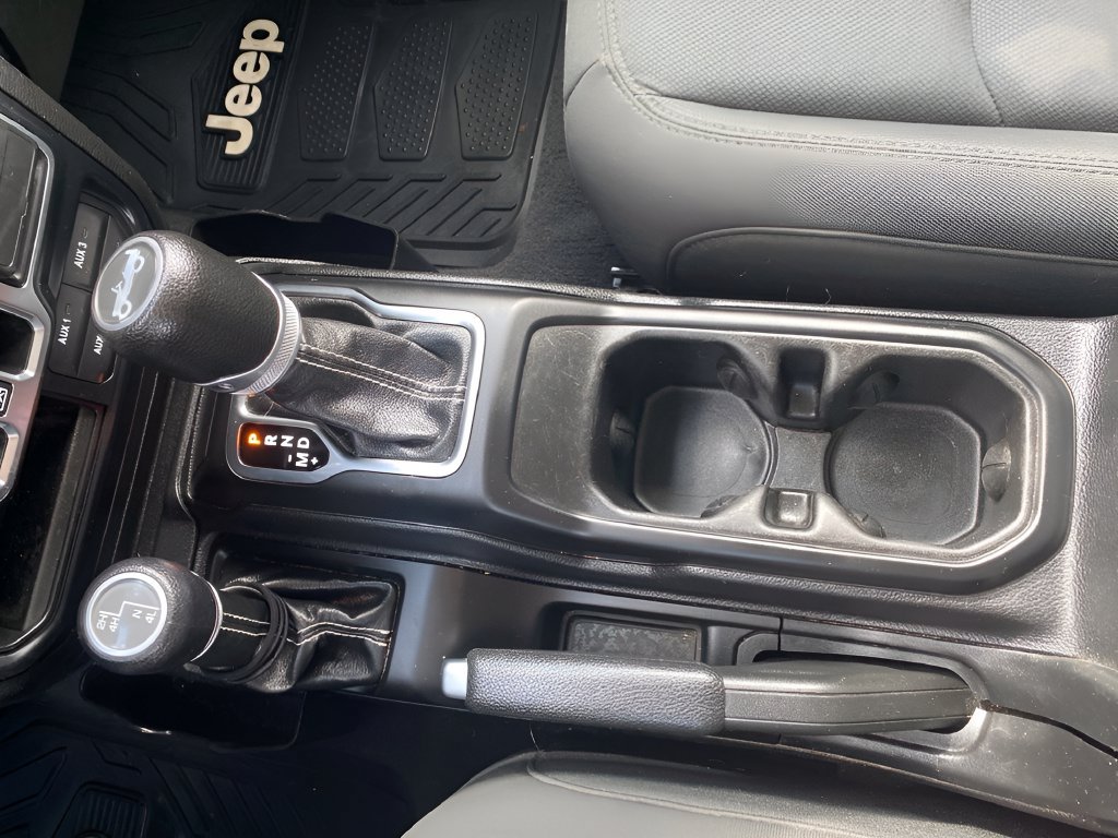 Used 2019 Jeep Wrangler Unlimited Sahara w/ Advanced Safety Group AWD/4WD image 21
