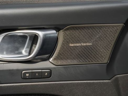 Certified 2023 Volvo XC40 B5 Ultimate w/ Protection Package Premier image 40