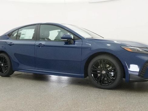 New 2026 Toyota Camry SE w/ Convenience Package FWD image 2