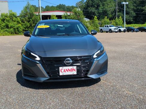 Used 2024 Nissan Altima 2.5 SV FWD image 2
