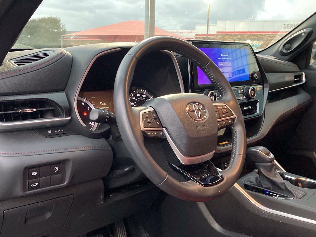 Used 2024 Toyota Highlander XSE FWD image 7