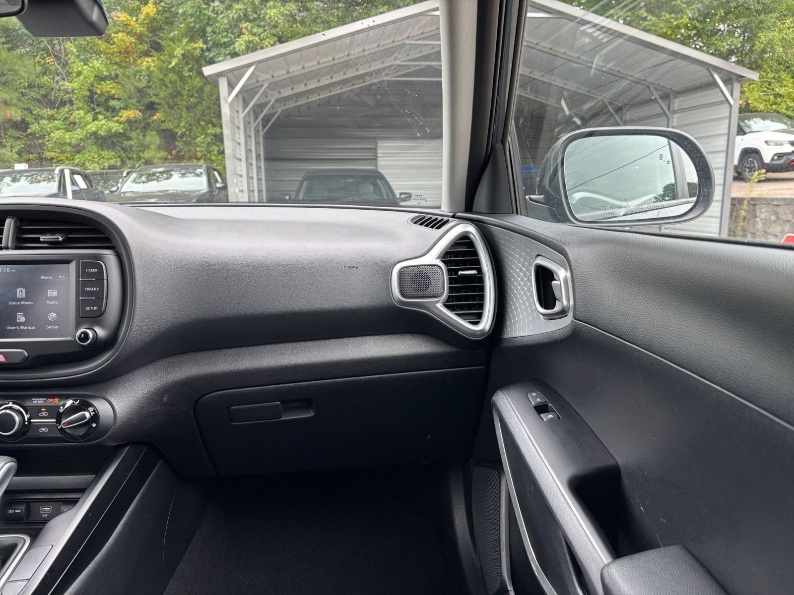 Used 2025 Kia Soul LX w/ LX Technology Package FWD image 31