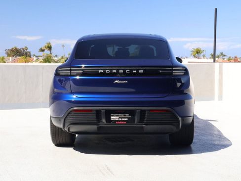 Certified 2025 Porsche Macan Electric RWD image 10
