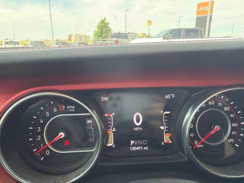 Used 2019 Jeep Wrangler Unlimited Rubicon AWD/4WD image 12