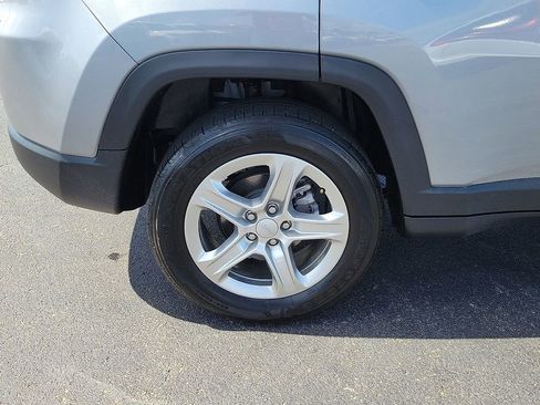 Used 2024 Jeep Compass Latitude image 7