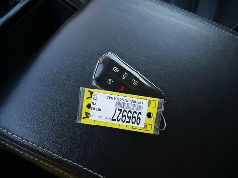 Used 2025 Volkswagen Atlas SE image 30