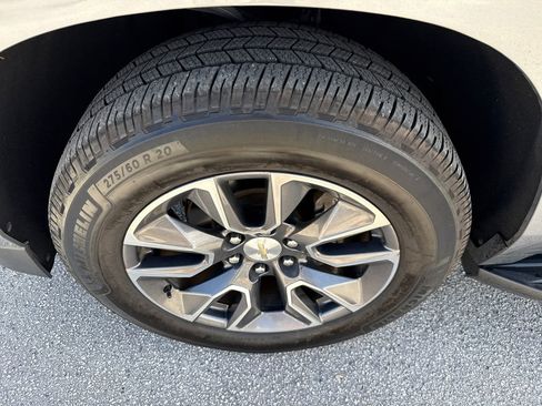 Used 2021 Chevrolet Suburban LT image 11